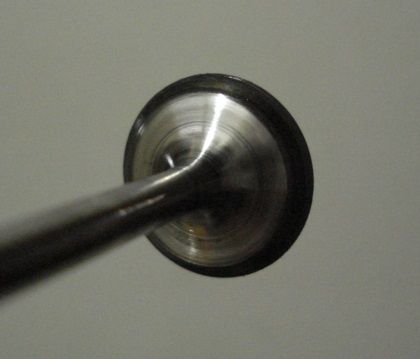 60番ペーパーで研磨した排気バルブ