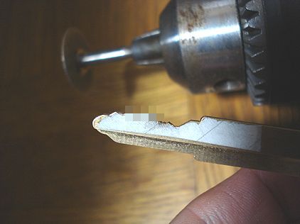 片側に鍵山の出来たブランクキー